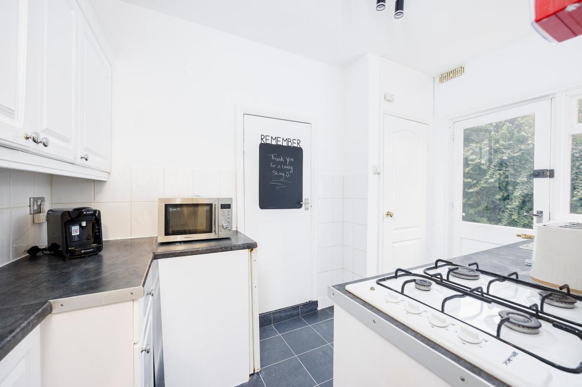 Charming & Modern 2br - Centre Nr The & Famous Pier By Luxiety Serviced