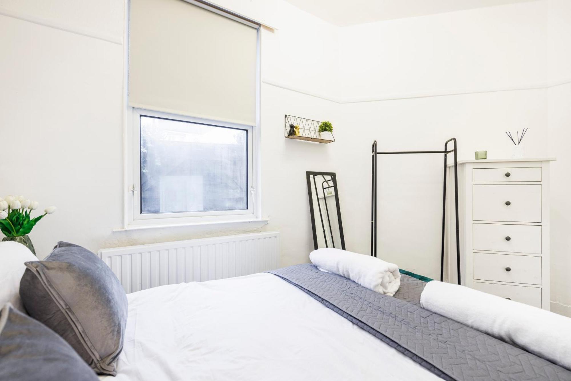 Charming & Modern 2br - Centre Nr The & Famous Pier By Luxiety Serviced Apartment *