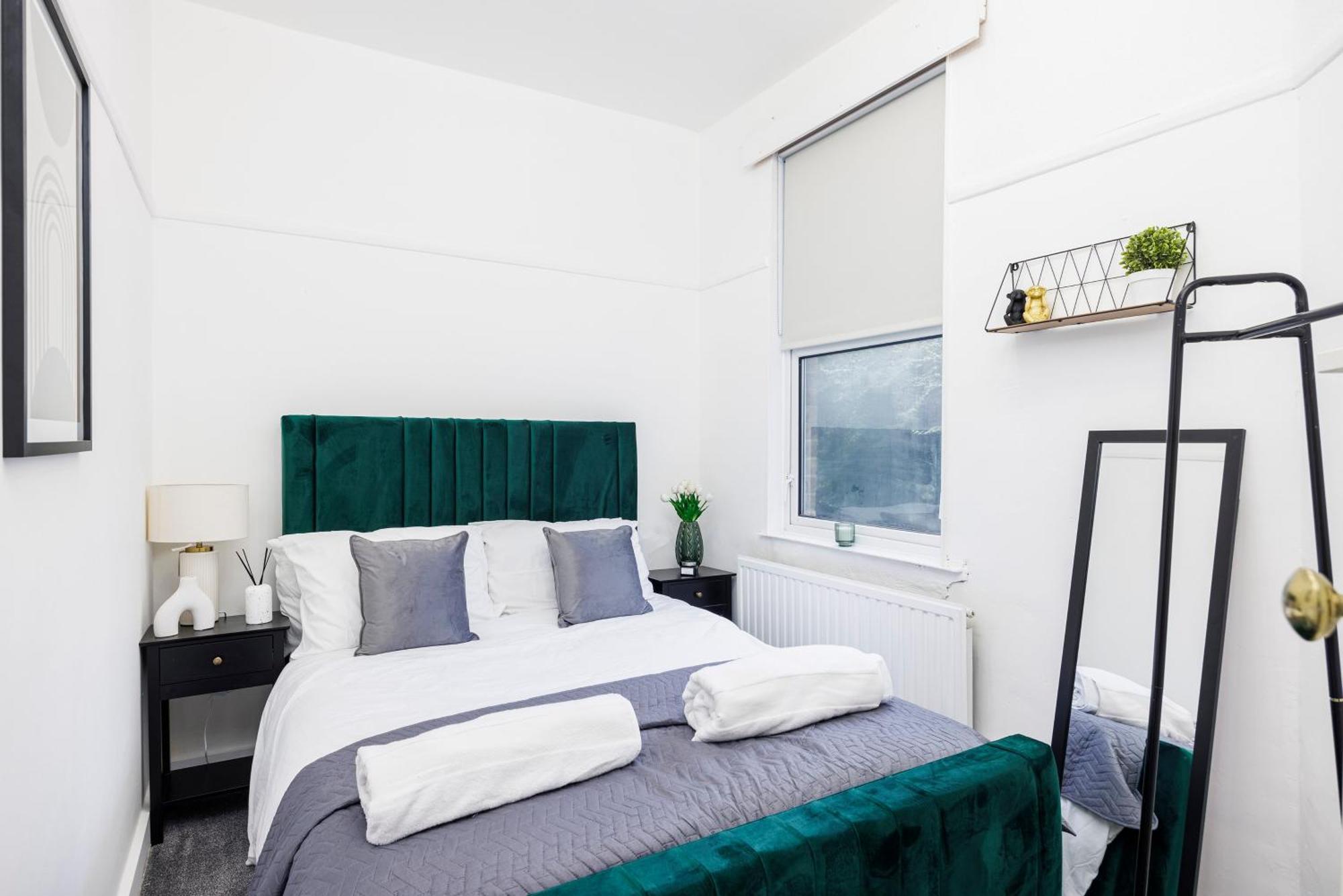 Charming & Modern 2br - Centre Nr The & Famous Pier By Luxiety Serviced Apartment *