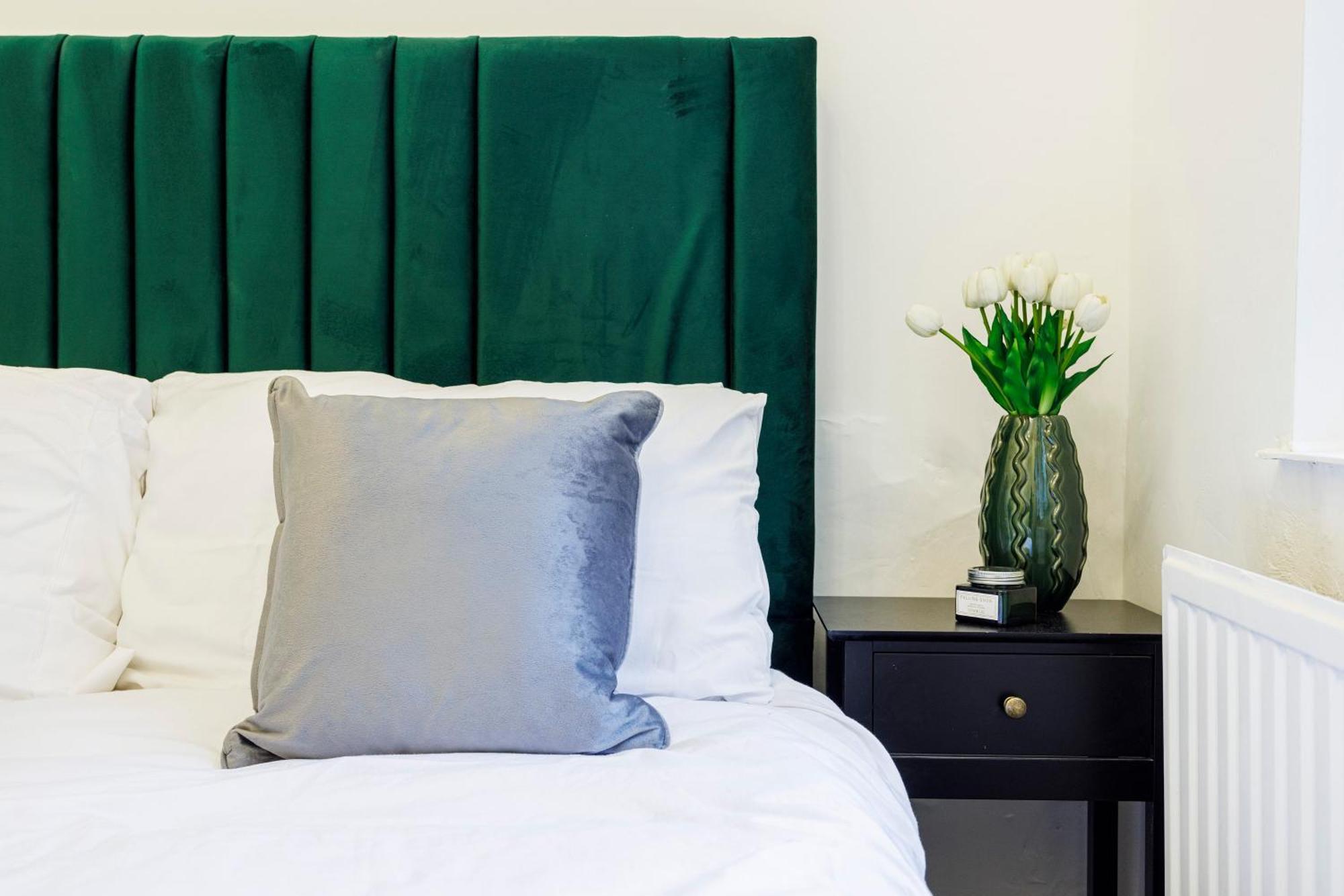 Charming & Modern 2br - Centre Nr Westcliff & High Street By Luxiety Apartamento